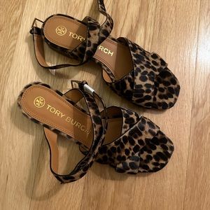 NWOT Tory Burch Leopard Haircalf Sandal